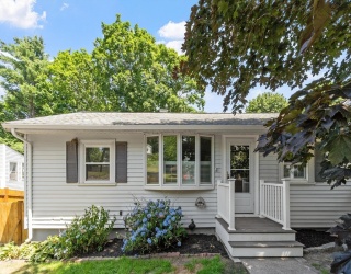 55 Wingate Rd, Weymouth, Massachusetts, 2 Bedrooms Bedrooms, 6 Rooms Rooms,1 BathroomBathrooms,Residential,For Sale,Wingate Rd,73544998