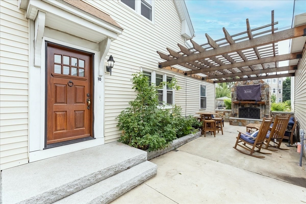 10 Minot St., Lynn, Massachusetts, 4 Bedrooms Bedrooms, 7 Rooms Rooms,2 BathroomsBathrooms,Residential,For Sale,Minot St.,73544753