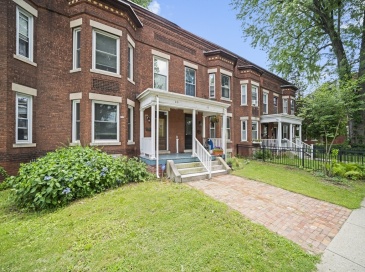 20 Linden St, Holyoke, Massachusetts, 3 Bedrooms Bedrooms, 6 Rooms Rooms,1.5 BathroomsBathrooms,Residential Lease,For Rent,Linden St,73544798 20 Linden St, Holyoke, Massachusetts, 3 Bedrooms Bedrooms, 6 Rooms Rooms,1.5 BathroomsBathrooms,Residential Lease,For Rent,Linden St,73544798