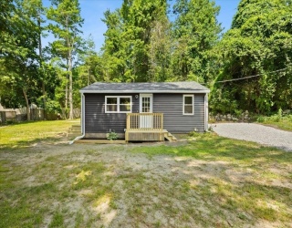 13 Cherry St, Lakeville, Massachusetts, 2 Bedrooms Bedrooms, 3 Rooms Rooms,1 BathroomBathrooms,Residential,For Sale,Cherry St,73544818