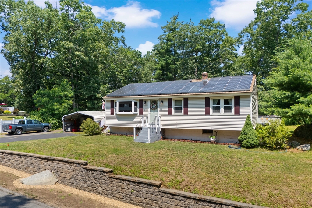215 Donohue Rd, Dracut, Massachusetts, 3 Bedrooms Bedrooms, 6 Rooms Rooms,1 BathroomBathrooms,Residential,For Sale,Donohue Rd,73544836