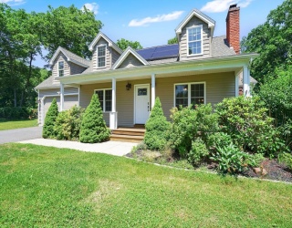 156 Hampden Rd, East Longmeadow, Massachusetts, 4 Bedrooms Bedrooms, 7 Rooms Rooms,3 BathroomsBathrooms,Residential,For Sale,Hampden Rd,73544832