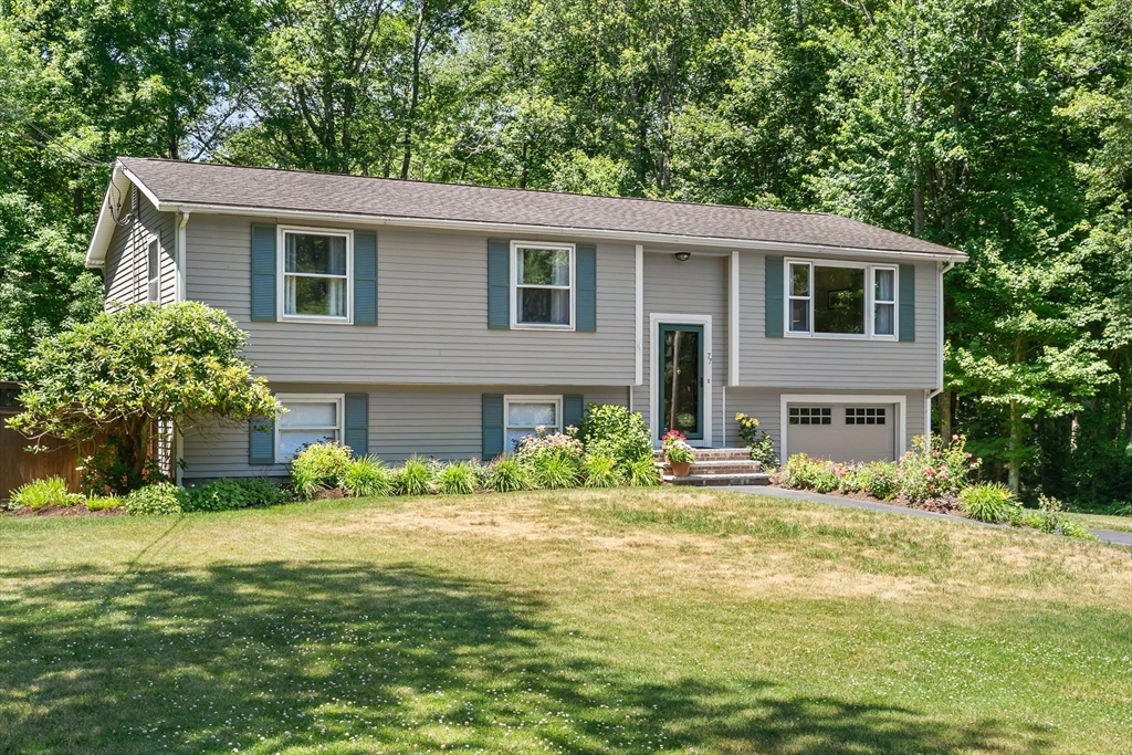 77 Locust St, Freetown, Massachusetts, 3 Bedrooms Bedrooms, 6 Rooms Rooms,1 BathroomBathrooms,Residential,For Sale,Locust St,73544881