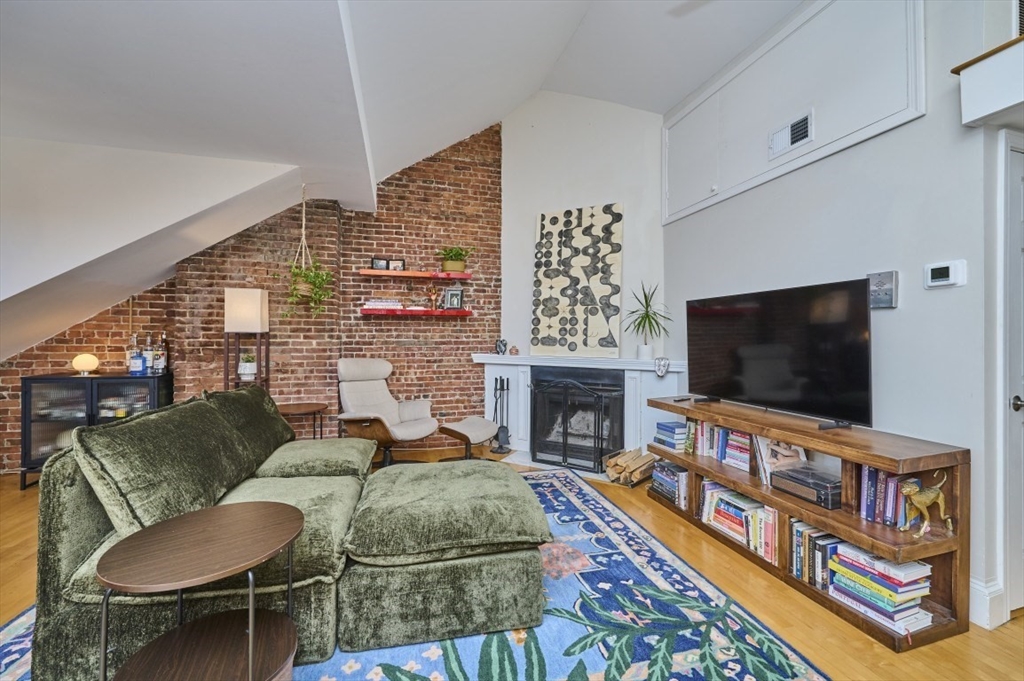 683 Massachusetts Ave., Boston, Massachusetts, 1 Bedroom Bedrooms, 3 Rooms Rooms,1 BathroomBathrooms,Residential,For Sale,Massachusetts Ave.,73544907