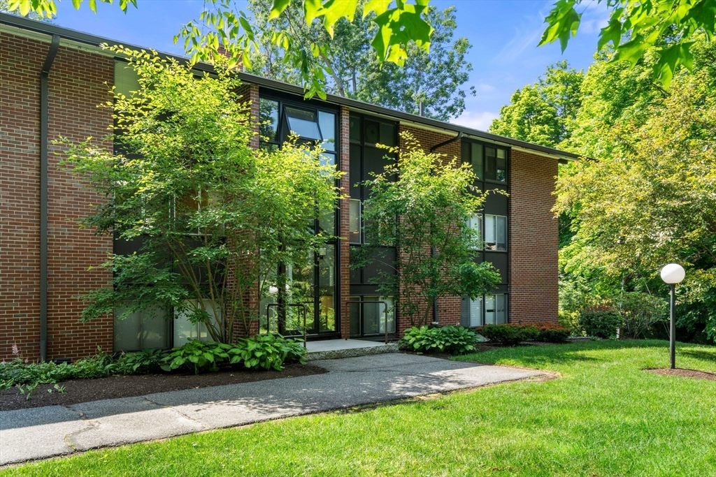 7 Longwood Drive, Andover, Massachusetts, 2 Bedrooms Bedrooms, 4 Rooms Rooms,2 BathroomsBathrooms,Residential,For Sale,Longwood Drive,73544909