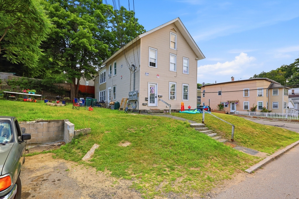 21 Winthrop St, Fitchburg, Massachusetts, 8 Bedrooms Bedrooms, 16 Rooms Rooms,3 BathroomsBathrooms,Residential Income,For Sale,Winthrop St,73544910