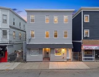 152-158 S Union St, Lawrence, Massachusetts, 10 Bedrooms Bedrooms, 18 Rooms Rooms,6 BathroomsBathrooms,Residential Income,For Sale,S Union St,73544915