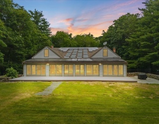 10 Kathy Ln, East Bridgewater, Massachusetts, 4 Bedrooms Bedrooms, 11 Rooms Rooms,3 BathroomsBathrooms,Residential,For Sale,Kathy Ln,73544934