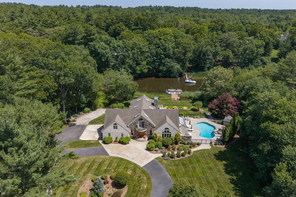 112 River Rd, Hanover, Massachusetts, 4 Bedrooms Bedrooms, 14 Rooms Rooms,4.5 BathroomsBathrooms,Residential,For Sale,River Rd,73544938
