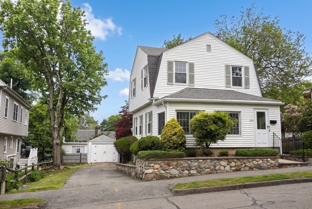 233 Florence Ave, Arlington, Massachusetts, 3 Bedrooms Bedrooms, 6 Rooms Rooms,1.5 BathroomsBathrooms,Residential,For Sale,Florence Ave,73533793