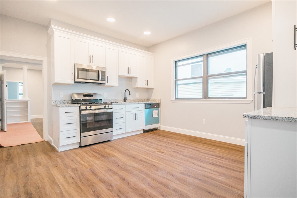 344 Saratoga St, Boston, Massachusetts, 5 Bedrooms Bedrooms, 8 Rooms Rooms,2 BathroomsBathrooms,Residential Lease,For Rent,Saratoga St,73544953
