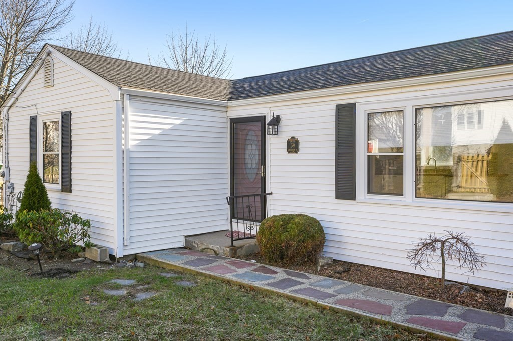 59 Aberdeen Road, Quincy, Massachusetts, 2 Bedrooms Bedrooms, 5 Rooms Rooms,1 BathroomBathrooms,Residential Lease,For Rent,Aberdeen Road,73544959