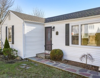 59 Aberdeen Road, Quincy, Massachusetts, 2 Bedrooms Bedrooms, 5 Rooms Rooms,1 BathroomBathrooms,Residential Lease,For Rent,Aberdeen Road,73544959