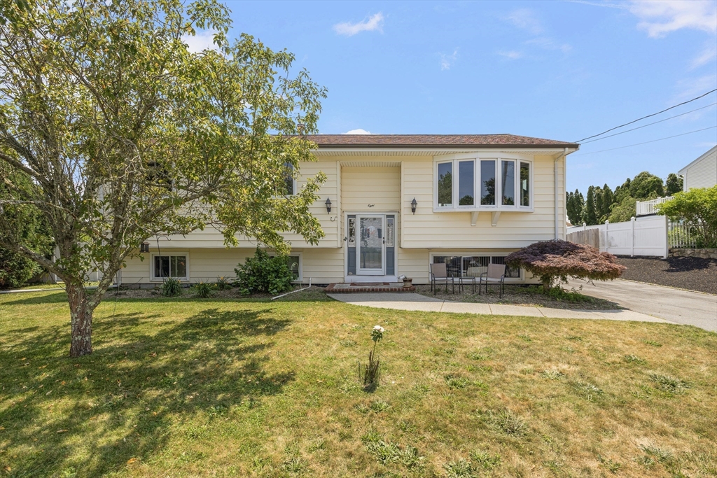8 Tenley Ave, Dartmouth, Massachusetts, 3 Bedrooms Bedrooms, 10 Rooms Rooms,2 BathroomsBathrooms,Residential,For Sale,Tenley Ave,73544966
