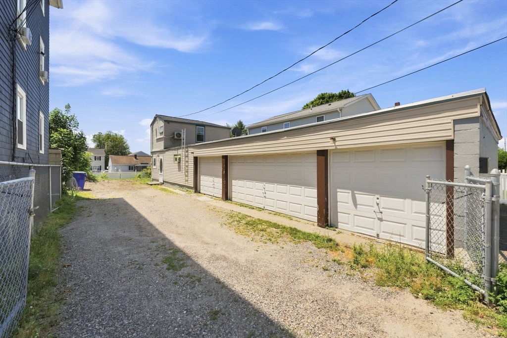 415 Anthony St, Fall River, Massachusetts, 1 Bedroom Bedrooms, 3 Rooms Rooms,1 BathroomBathrooms,Residential,For Sale,Anthony St,73545003