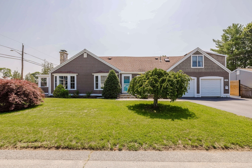 138 - 140 Berube Ave, Somerset, Massachusetts, 5 Bedrooms Bedrooms, 8 Rooms Rooms,2.5 BathroomsBathrooms,Residential Income,For Sale,Berube Ave,73544983
