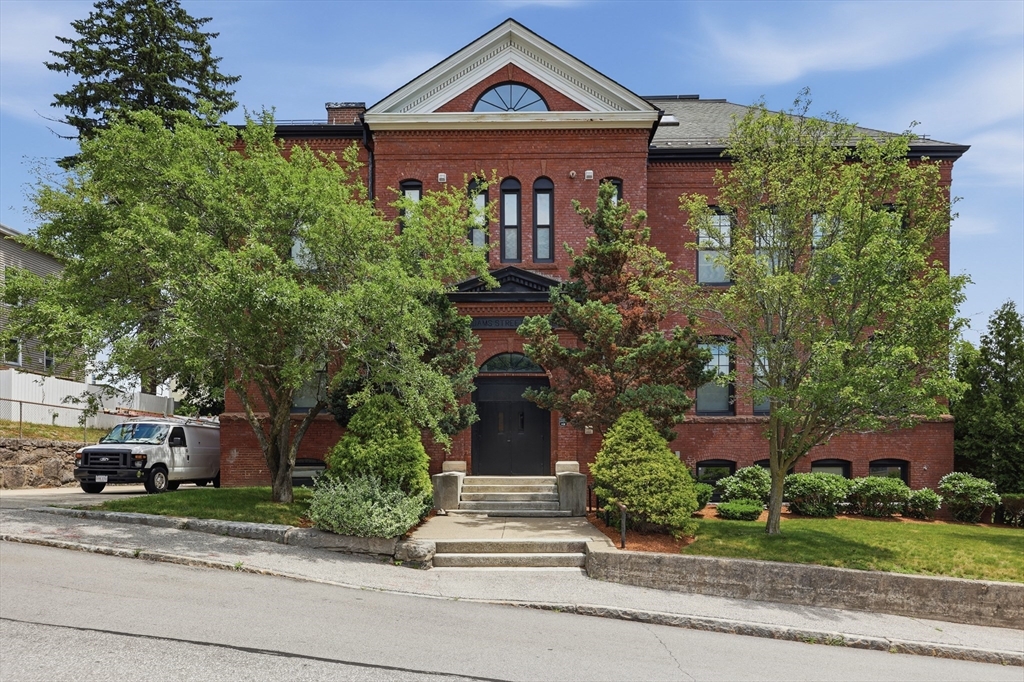 28 Adams Street, Worcester, Massachusetts, 1 Bedroom Bedrooms, 3 Rooms Rooms,1 BathroomBathrooms,Residential,For Sale,Adams Street,73545039