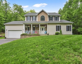 32 Bissonnette Cir, Southampton, Massachusetts, 4 Bedrooms Bedrooms, 7 Rooms Rooms,2.5 BathroomsBathrooms,Residential,For Sale,Bissonnette Cir,73544846