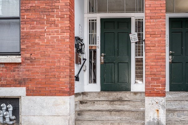 114 Appleton St, Lowell, Massachusetts, 3 Rooms Rooms,1 BathroomBathrooms,Residential Lease,For Rent,Appleton St,73523201