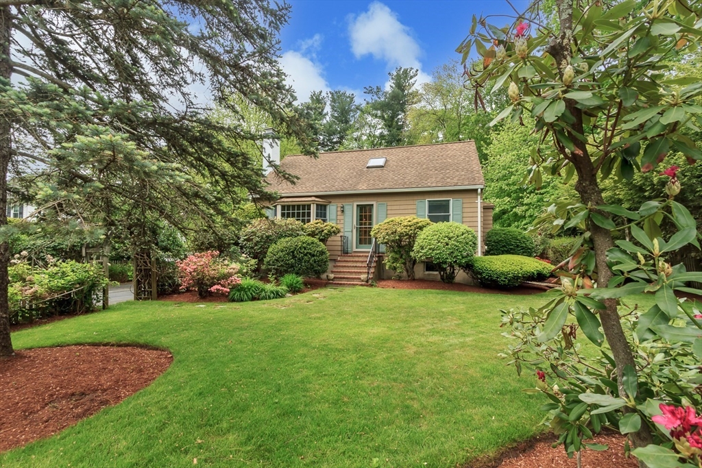 9 Fernglade Rd, Burlington, Massachusetts, 3 Bedrooms Bedrooms, 7 Rooms Rooms,2 BathroomsBathrooms,Residential,For Sale,Fernglade Rd,73523363