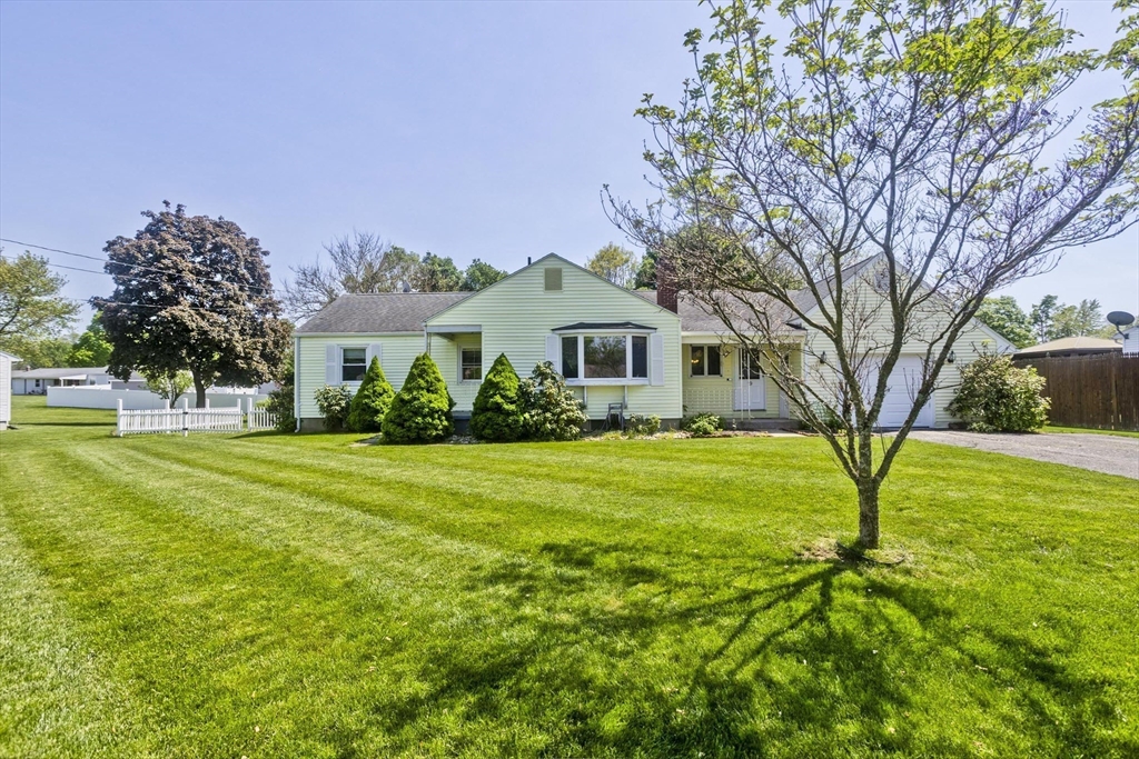 19 Somerset St, East Longmeadow, Massachusetts, 2 Bedrooms Bedrooms, 5 Rooms Rooms,2 BathroomsBathrooms,Residential,For Sale,Somerset St,73522573