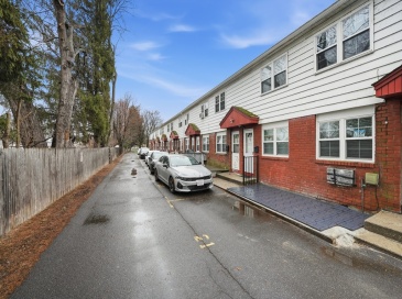 269 Chicopee St, Chicopee, Massachusetts, 2 Bedrooms Bedrooms, 4 Rooms Rooms,1.5 BathroomsBathrooms,Residential,For Sale,Chicopee St,73495699