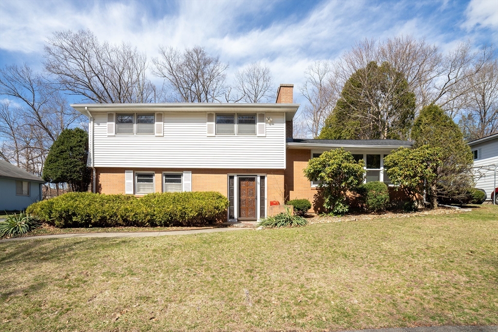 50 Valley Hill Drive, Worcester, Massachusetts, 3 Bedrooms Bedrooms, 7 Rooms Rooms,2.5 BathroomsBathrooms,Residential,For Sale,Valley Hill Drive,73496081