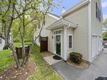 7 Evergreen Circle, Canton, Massachusetts, 2 Bedrooms Bedrooms, 6 Rooms Rooms,2 BathroomsBathrooms,Residential,For Sale,Evergreen Circle,73518659