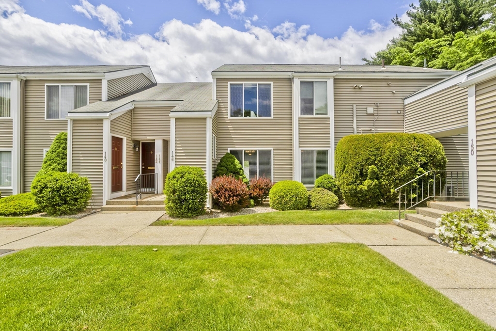 144 Nassau Dr, Springfield, Massachusetts, 3 Bedrooms Bedrooms, 5 Rooms Rooms,2 BathroomsBathrooms,Residential,For Sale,Nassau Dr,73527474