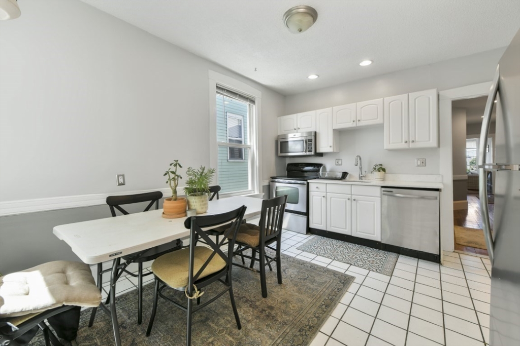 34-36 Boston St, Boston, Massachusetts, 4 Bedrooms Bedrooms, 7 Rooms Rooms,1 BathroomBathrooms,Residential Lease,For Rent,Boston St,73490144