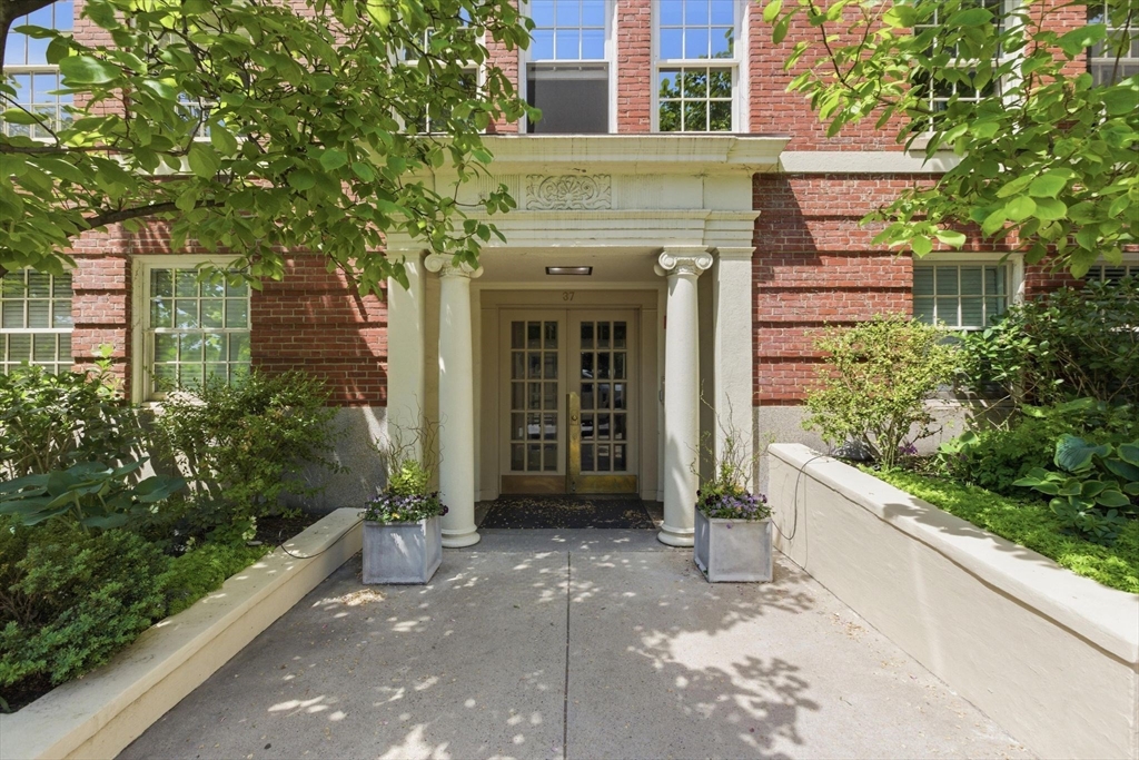 37 Beacon St, Boston, Massachusetts, 2 Bedrooms Bedrooms, 4 Rooms Rooms,1 BathroomBathrooms,Residential,For Sale,Beacon St,73481273