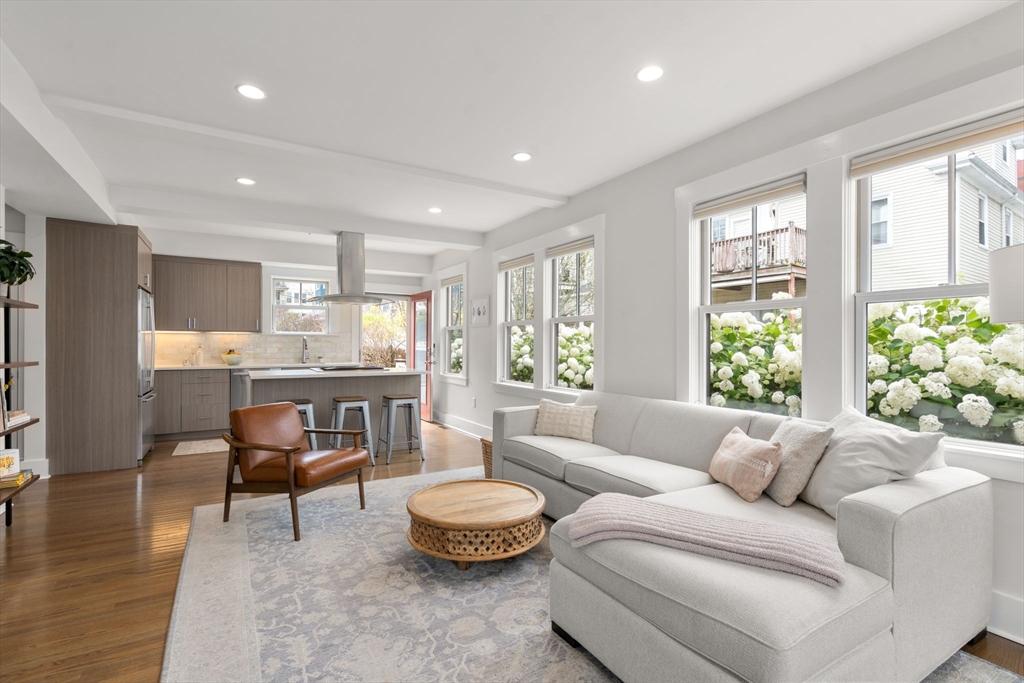 43 Salcombe St, Boston, Massachusetts, 2 Bedrooms Bedrooms, 4 Rooms Rooms,2.5 BathroomsBathrooms,Residential,For Sale,Salcombe St,73502311