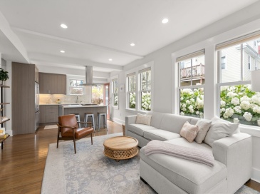43 Salcombe St, Boston, Massachusetts, 2 Bedrooms Bedrooms, 4 Rooms Rooms,2.5 BathroomsBathrooms,Residential,For Sale,Salcombe St,73502311