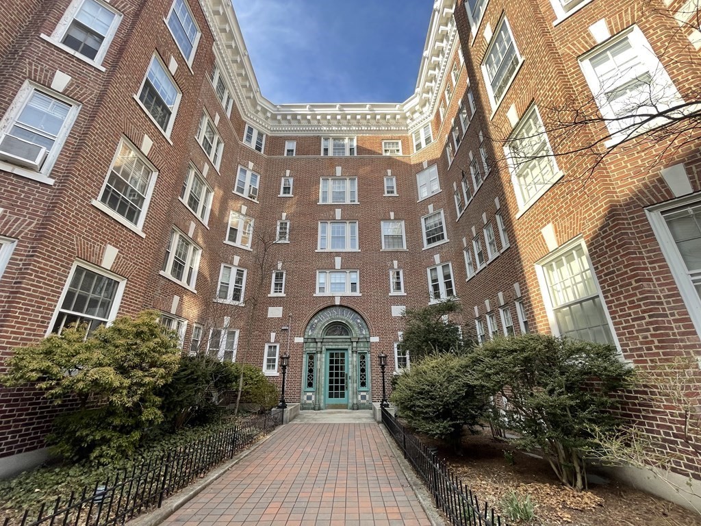 1572 Massachusetts Avenue, Cambridge, Massachusetts, 2 Bedrooms Bedrooms, 4 Rooms Rooms,1 BathroomBathrooms,Residential Lease,For Rent,Massachusetts Avenue,73496754