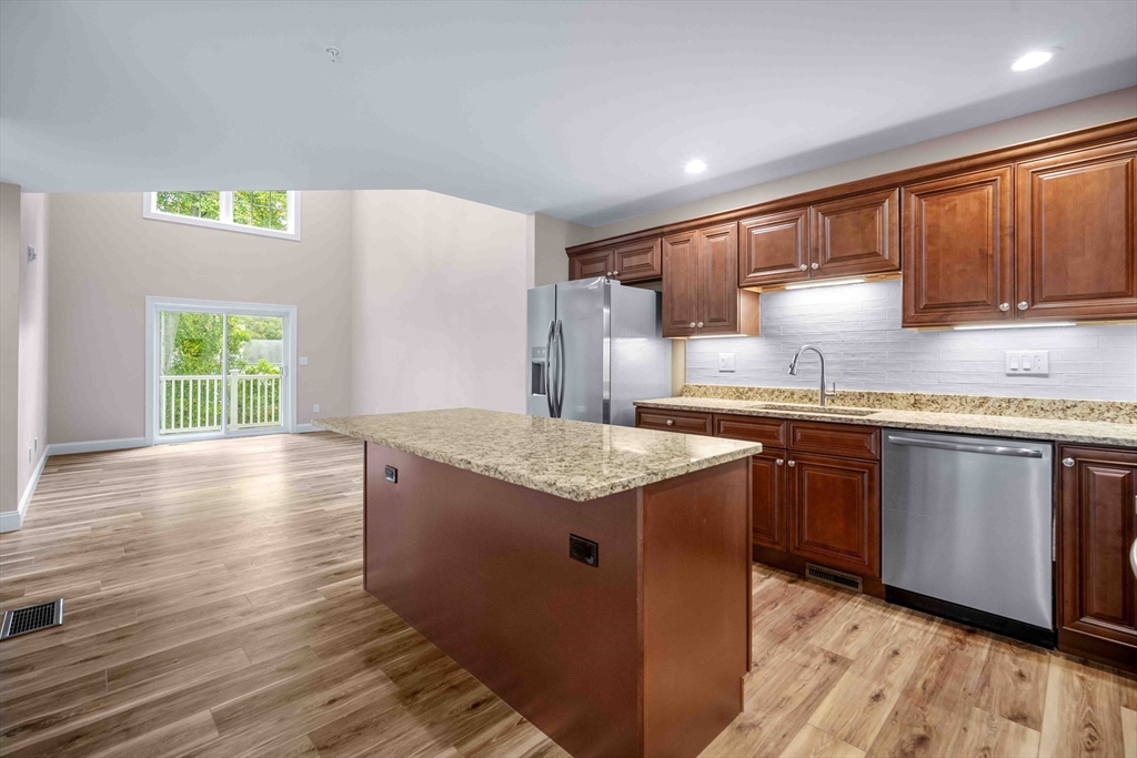 4 Sabrina Way, Agawam, Massachusetts, 3 Bedrooms Bedrooms, 6 Rooms Rooms,2 BathroomsBathrooms,Residential,For Sale,Sabrina Way,73462121