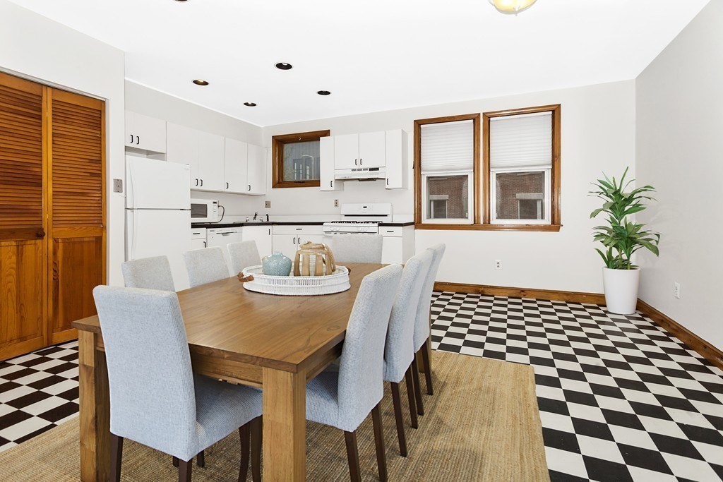 24 P Street, Boston, Massachusetts, 3 Bedrooms Bedrooms, 5 Rooms Rooms,1 BathroomBathrooms,Residential Lease,For Rent,P Street,73545110