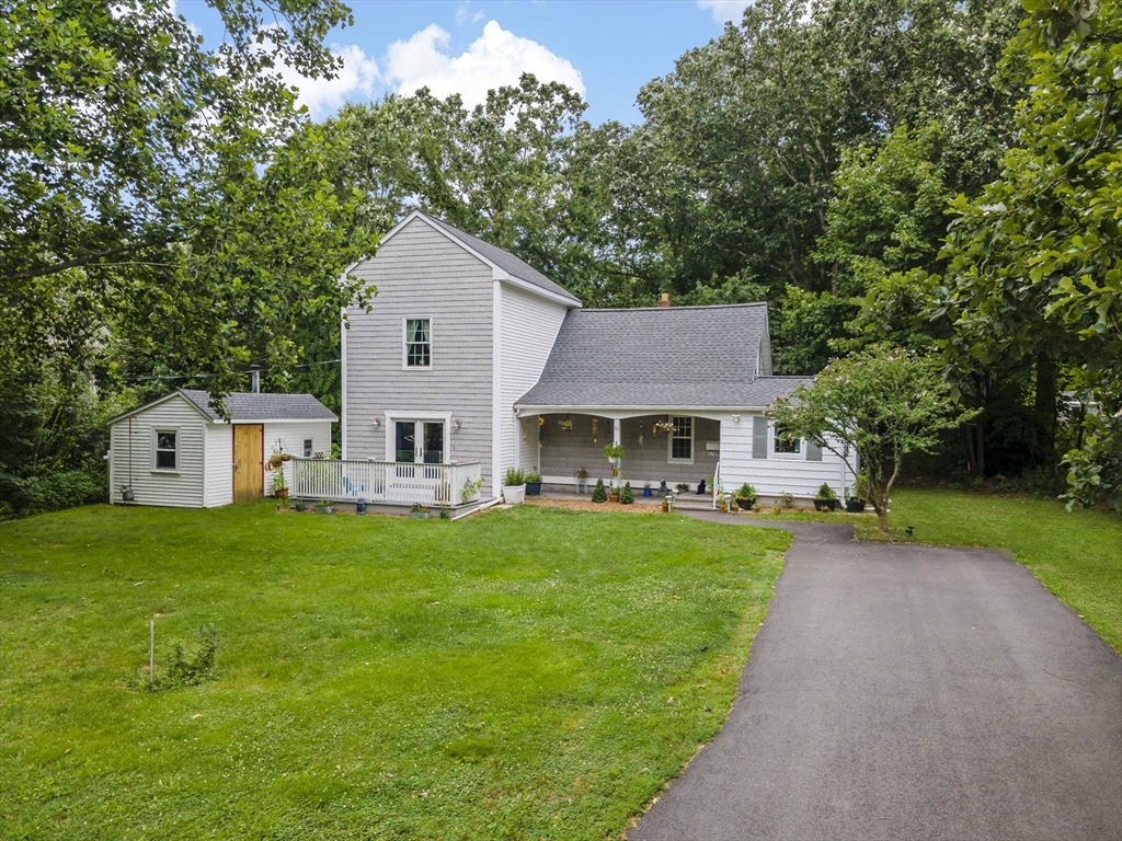 37 Henri St, Somerset, Massachusetts, 2 Bedrooms Bedrooms, 6 Rooms Rooms,1 BathroomBathrooms,Residential,For Sale,Henri St,73545113