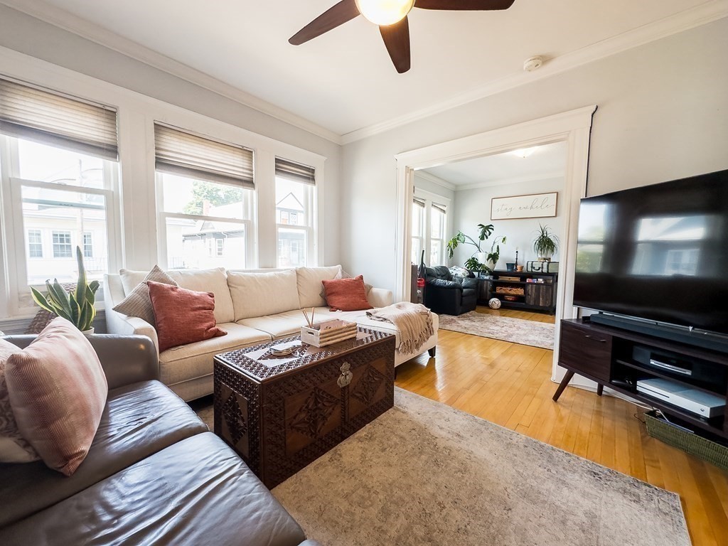 7 Bradford Ave, Medford, Massachusetts, 3 Bedrooms Bedrooms, 6 Rooms Rooms,2 BathroomsBathrooms,Residential Lease,For Rent,Bradford Ave,73545138