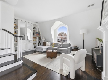 124 Beacon, Boston, Massachusetts, 2 Bedrooms Bedrooms, 8 Rooms Rooms,2 BathroomsBathrooms,Residential,For Sale,Beacon,73545139