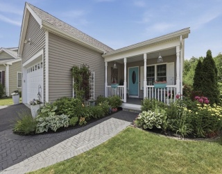 47 Hyde Park Circle, Uxbridge, Massachusetts, 3 Bedrooms Bedrooms, 6 Rooms Rooms,2 BathroomsBathrooms,Residential,For Sale,Hyde Park Circle,73545080