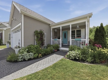 47 Hyde Park Circle, Uxbridge, Massachusetts, 3 Bedrooms Bedrooms, 6 Rooms Rooms,2 BathroomsBathrooms,Residential,For Sale,Hyde Park Circle,73545080