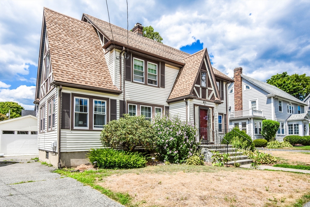 36 Whittier Rd, Medford, Massachusetts, 5 Bedrooms Bedrooms, 11 Rooms Rooms,2.5 BathroomsBathrooms,Residential Lease,For Rent,Whittier Rd,73545185