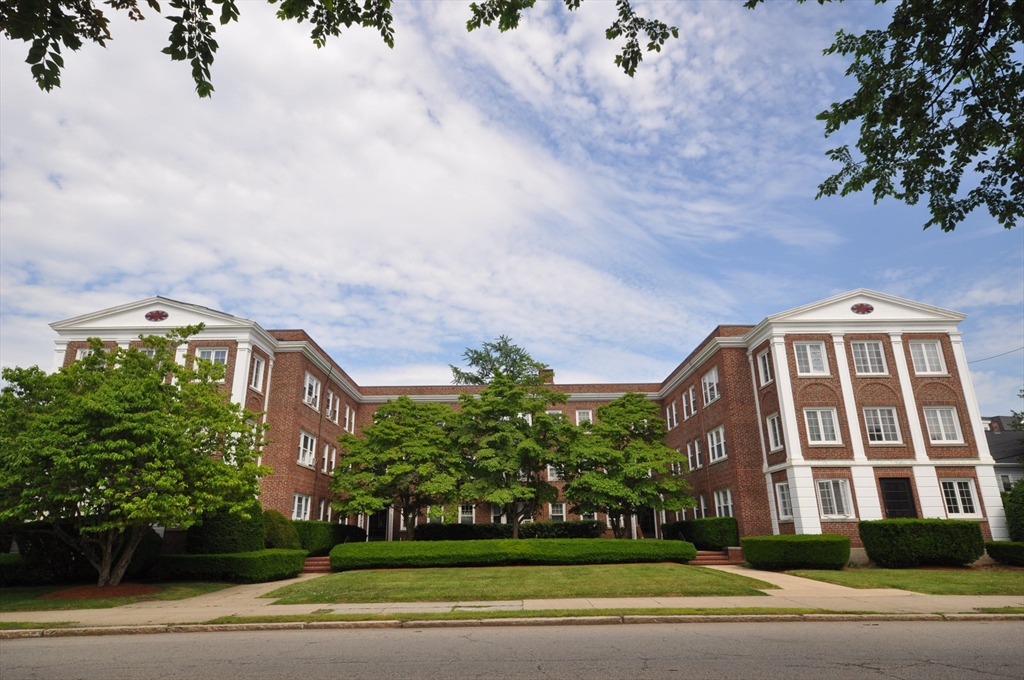 298 Main St, Wakefield, Massachusetts, 1 Bedroom Bedrooms, 4 Rooms Rooms,1 BathroomBathrooms,Residential Lease,For Rent,Main St,73545179