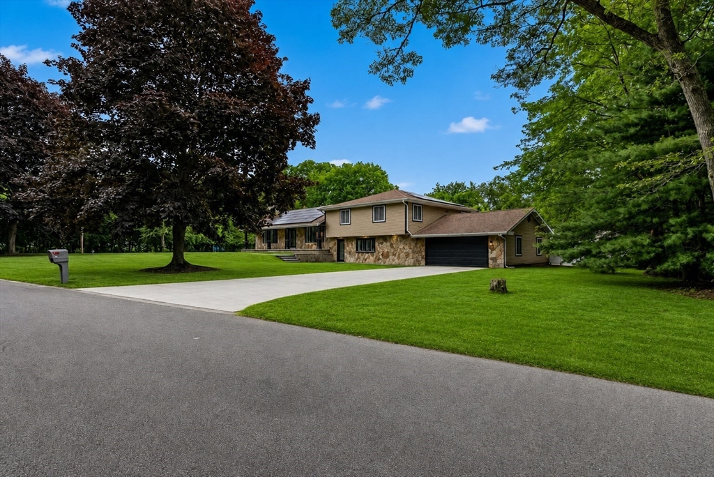 41 Watuppa Rd, Westport, Massachusetts, 4 Bedrooms Bedrooms, 11 Rooms Rooms,4 BathroomsBathrooms,Residential,For Sale,Watuppa Rd,73545200