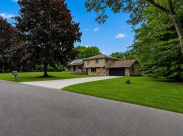 41 Watuppa Rd, Westport, Massachusetts, 4 Bedrooms Bedrooms, 11 Rooms Rooms,4 BathroomsBathrooms,Residential,For Sale,Watuppa Rd,73545200