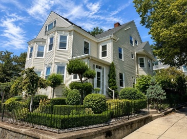 1573 Centre, Boston, Massachusetts, 3 Bedrooms Bedrooms, 7 Rooms Rooms,2 BathroomsBathrooms,Residential Lease,For Rent,Centre,73545169