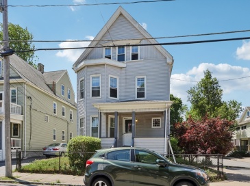 78 Marshall Street, Medford, Massachusetts, 6 Bedrooms Bedrooms, 17 Rooms Rooms,2 BathroomsBathrooms,Residential Income,For Sale,Marshall Street,73545229