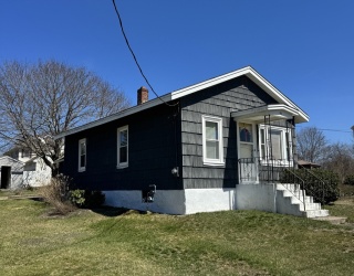 38 Thrasher St, Taunton, Massachusetts, 2 Bedrooms Bedrooms, 4 Rooms Rooms,1 BathroomBathrooms,Residential,For Sale,Thrasher St,73545256