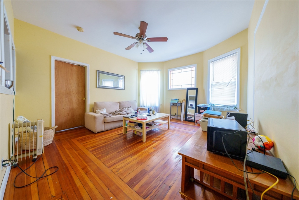 41 Derby St, Somerville, Massachusetts, 4 Bedrooms Bedrooms, 5 Rooms Rooms,2 BathroomsBathrooms,Residential,For Sale,Derby St,73484014