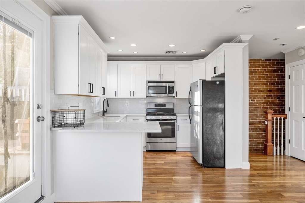 499-501 Sumner St, Boston, Massachusetts, 1 Bedroom Bedrooms, 3 Rooms Rooms,1 BathroomBathrooms,Residential,For Sale,Sumner St,73545189